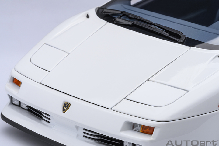 79145 1/18 LAMBORGHINI DIABLO SE30 JOTA (IMPACT WHITE)