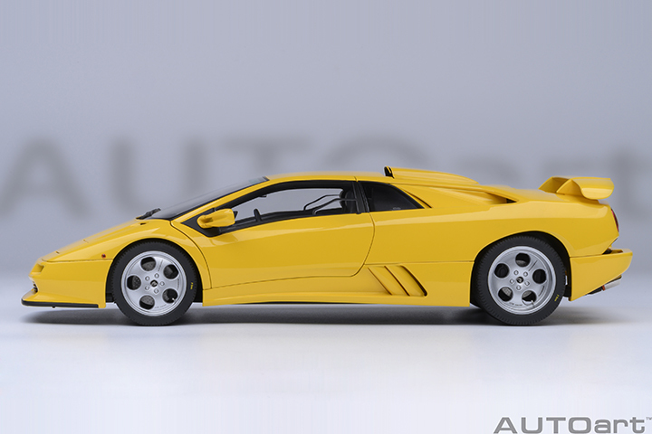 79144 1/18 LAMBORGHINI DIABLO SE30 JOTA (SUPERFLY YELLOW)