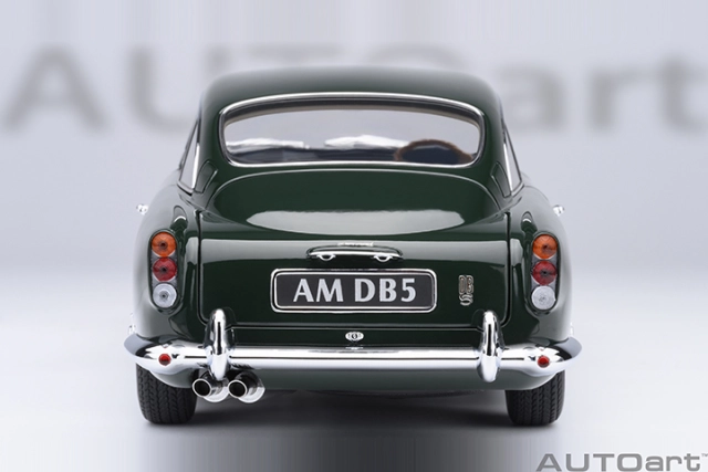 70286 1/18 ASTON MARTIN DB5 (BRITISH RACING GREEN)