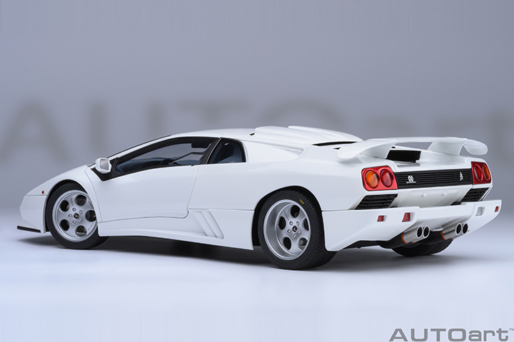 79145 1/18 LAMBORGHINI DIABLO SE30 JOTA (IMPACT WHITE)