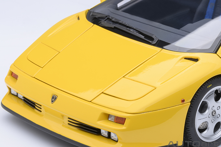 79144 1/18 LAMBORGHINI DIABLO SE30 JOTA (SUPERFLY YELLOW)