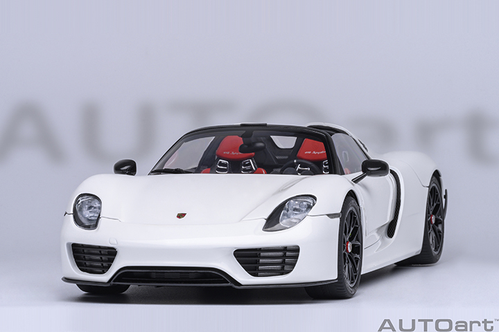 77920 1/18 PORSCHE 918 SPYDER WEISSACH PACKAGE (WHITE/RED INTERIOR)