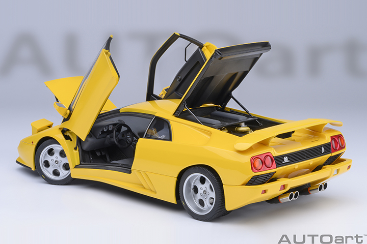 79144 1/18 LAMBORGHINI DIABLO SE30 JOTA (SUPERFLY YELLOW)