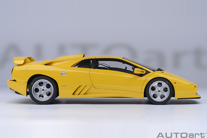 79144 1/18 LAMBORGHINI DIABLO SE30 JOTA (SUPERFLY YELLOW)