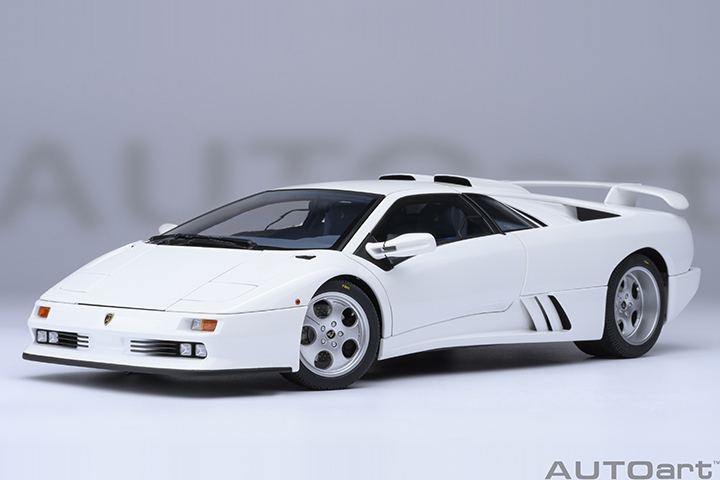 79145 1/18 LAMBORGHINI DIABLO SE30 JOTA (IMPACT WHITE)