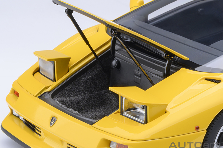 79144 1/18 LAMBORGHINI DIABLO SE30 JOTA (SUPERFLY YELLOW)