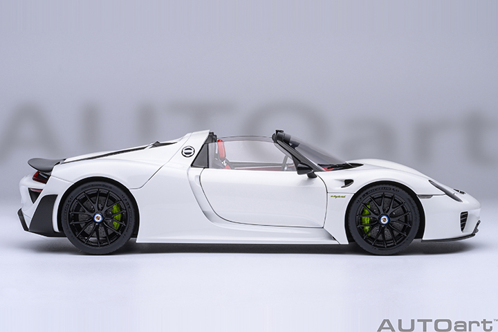 77920 1/18 PORSCHE 918 SPYDER WEISSACH PACKAGE (WHITE/RED INTERIOR)