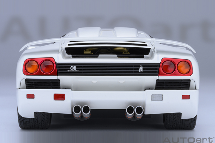 79145 1/18 LAMBORGHINI DIABLO SE30 JOTA (IMPACT WHITE)