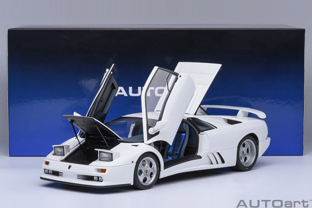 79145 1/18 LAMBORGHINI DIABLO SE30 JOTA (IMPACT WHITE)