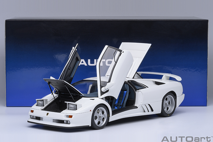 79145 1/18 LAMBORGHINI DIABLO SE30 JOTA (IMPACT WHITE)