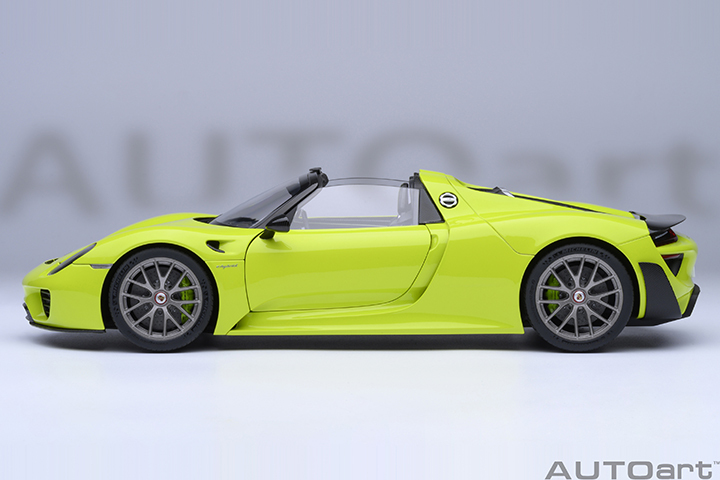 77921 1/18 PORSCHE 918 SPYDER WEISSACH PACKAGE (ACID GREEN)