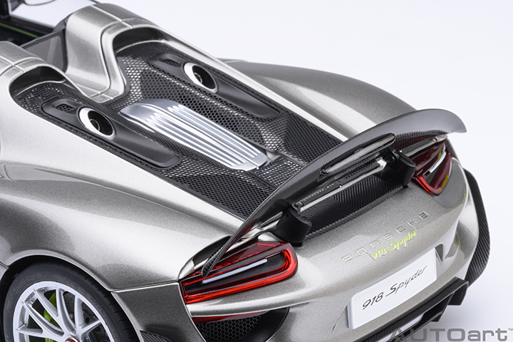 77922  1/18 PORSCHE 918 SPYDER WEISSACH PACKAGE (LIQUID METAL SILVER)