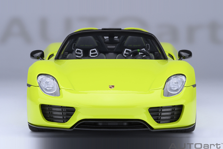 77921 1/18 PORSCHE 918 SPYDER WEISSACH PACKAGE (ACID GREEN)