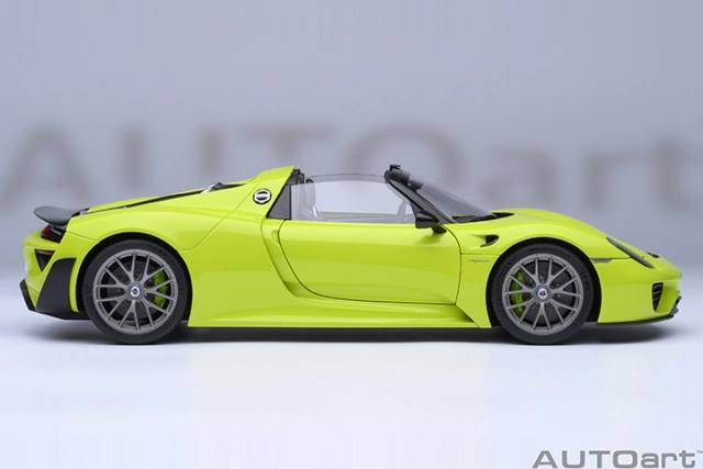 77921 1/18 PORSCHE 918 SPYDER WEISSACH PACKAGE (ACID GREEN)