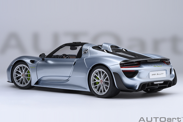 77923 1/18 PORSCHE 918 SPYDER WEISSACH PACKAGE (LIQUID METAL CHROME BLUE)