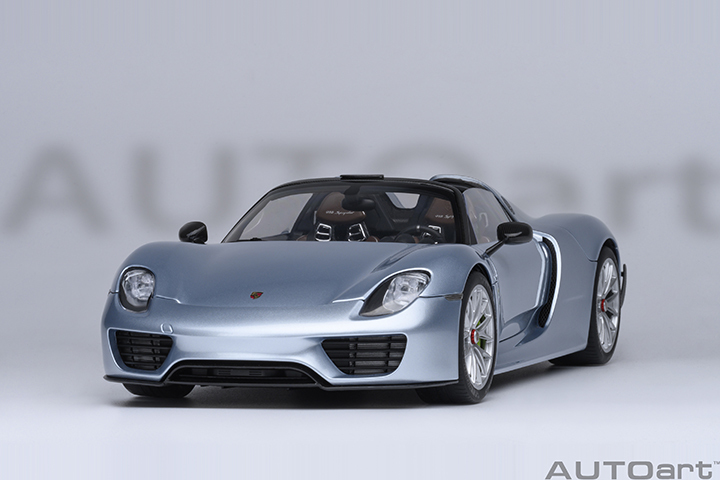 77923 1/18 PORSCHE 918 SPYDER WEISSACH PACKAGE (LIQUID METAL CHROME BLUE)