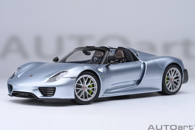 77923 1/18 PORSCHE 918 SPYDER WEISSACH PACKAGE (LIQUID METAL CHROME BLUE)