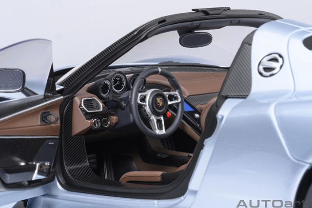 77923 1/18 PORSCHE 918 SPYDER WEISSACH PACKAGE (LIQUID METAL CHROME BLUE)