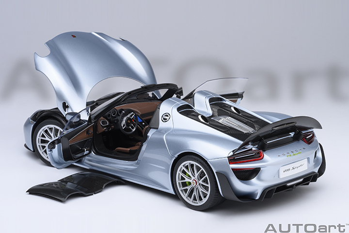 77923 1/18 PORSCHE 918 SPYDER WEISSACH PACKAGE (LIQUID METAL CHROME BLUE)