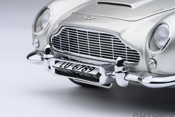 70296 1/18 ASTON MARTIN DB5 GOLDFINGER (W/ WEAPONS)(SILVER)