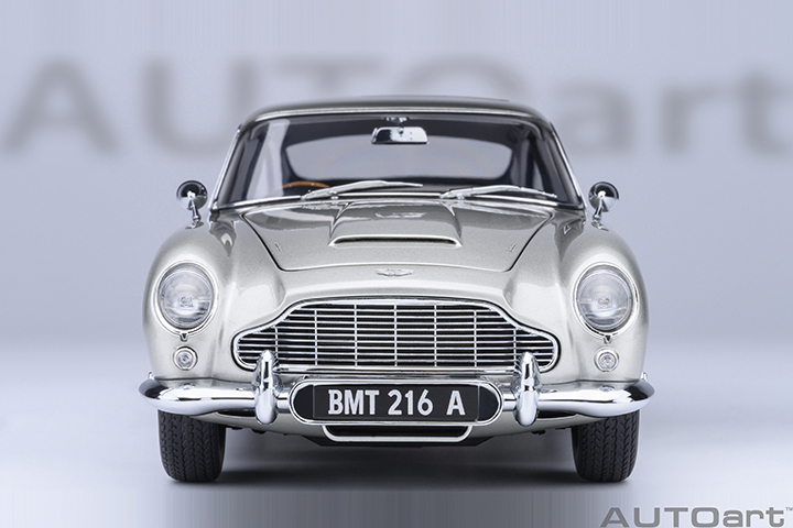 70296 1/18 ASTON MARTIN DB5 GOLDFINGER (W/ WEAPONS)(SILVER)