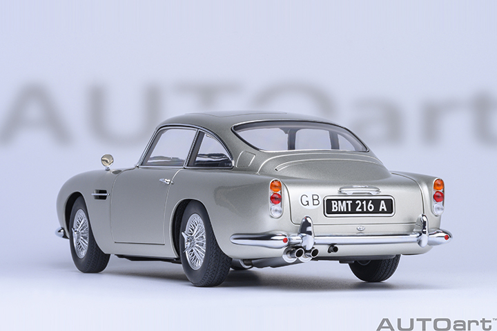 70296 1/18 ASTON MARTIN DB5 GOLDFINGER (W/ WEAPONS)(SILVER)