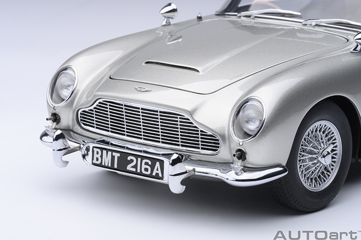 70296 1/18 ASTON MARTIN DB5 GOLDFINGER (W/ WEAPONS)(SILVER)