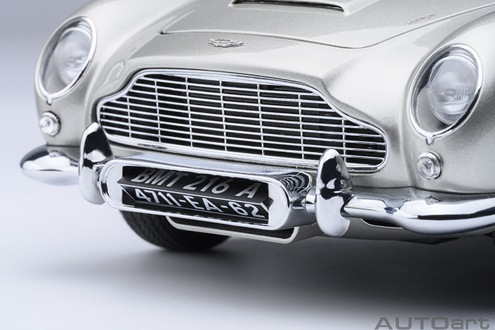 70296 1/18 ASTON MARTIN DB5 GOLDFINGER (W/ WEAPONS)(SILVER)