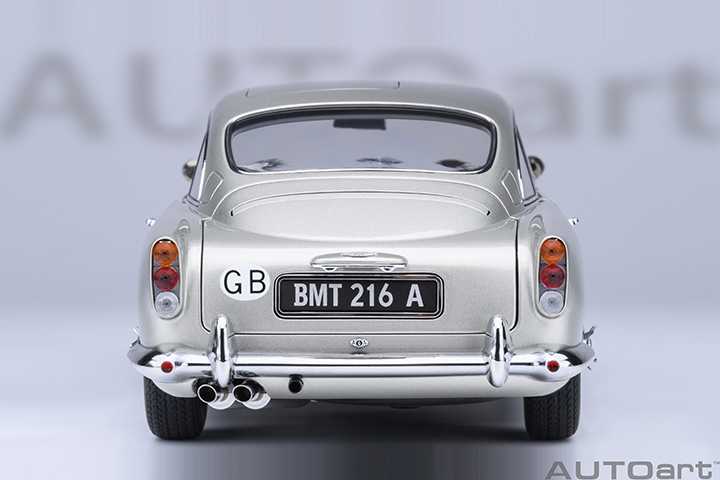 70296 1/18 ASTON MARTIN DB5 GOLDFINGER (W/ WEAPONS)(SILVER)