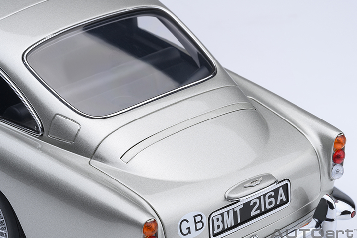 70296 1/18 ASTON MARTIN DB5 GOLDFINGER (W/ WEAPONS)(SILVER)