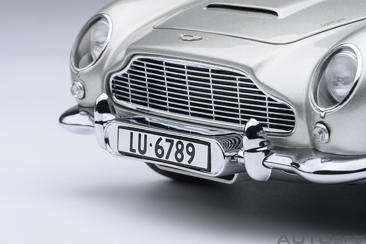 70296 1/18 ASTON MARTIN DB5 GOLDFINGER (W/ WEAPONS)(SILVER)