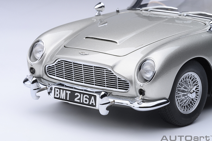 70296 1/18 ASTON MARTIN DB5 GOLDFINGER (W/ WEAPONS)(SILVER)