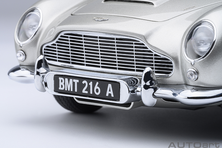 70296 1/18 ASTON MARTIN DB5 GOLDFINGER (W/ WEAPONS)(SILVER)