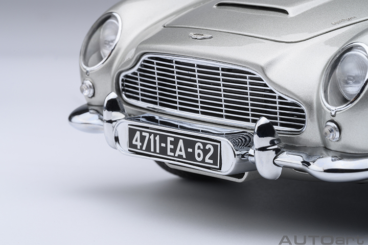 70296 1/18 ASTON MARTIN DB5 GOLDFINGER (W/ WEAPONS)(SILVER)