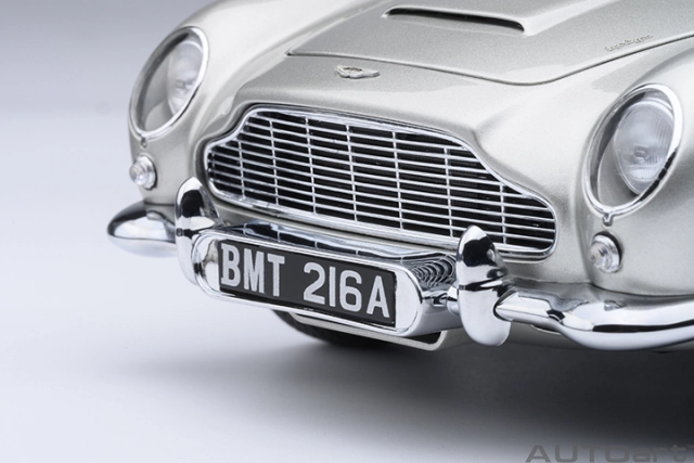 70296 1/18 ASTON MARTIN DB5 GOLDFINGER (W/ WEAPONS)(SILVER)