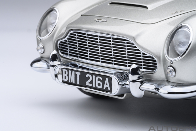 70296 1/18 ASTON MARTIN DB5 GOLDFINGER (W/ WEAPONS)(SILVER)