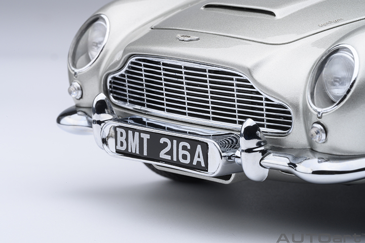 70296 1/18 ASTON MARTIN DB5 GOLDFINGER (W/ WEAPONS)(SILVER)