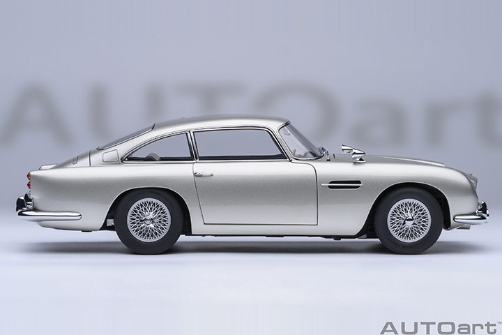 70296 1/18 ASTON MARTIN DB5 GOLDFINGER (W/ WEAPONS)(SILVER)