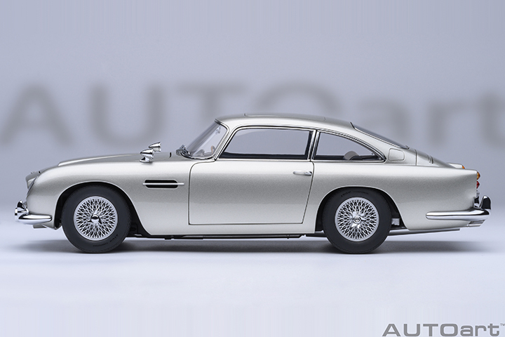 70296 1/18 ASTON MARTIN DB5 GOLDFINGER (W/ WEAPONS)(SILVER)