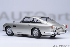 70296 1/18 ASTON MARTIN DB5 GOLDFINGER (W/ WEAPONS)(SILVER)