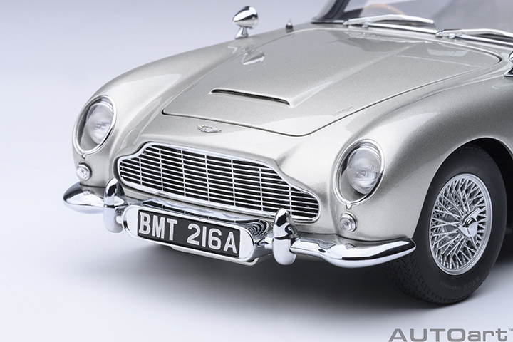 70296 1/18 ASTON MARTIN DB5 GOLDFINGER (W/ WEAPONS)(SILVER)