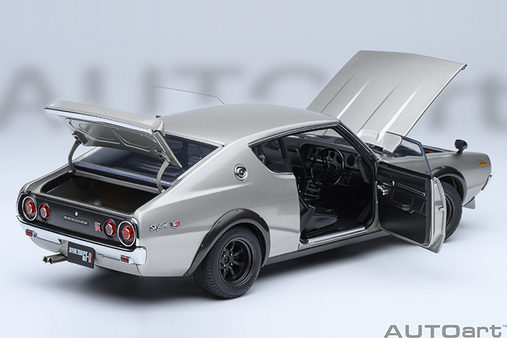 77466 1/18 NISSAN SKYLINE 2000 GT-R (KPGC110) TUNED VERSION