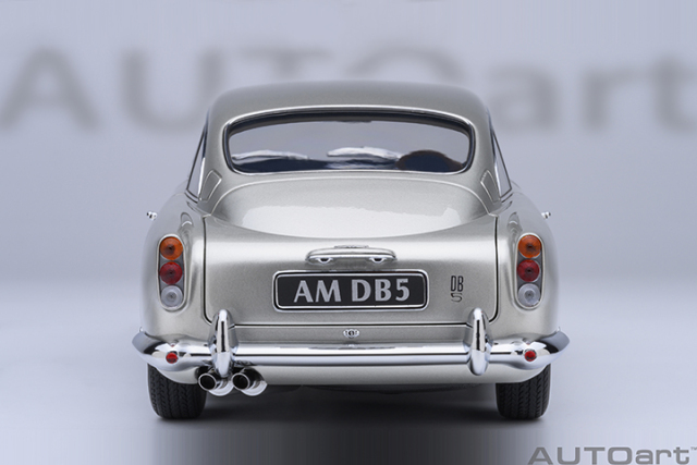 70287 1/18 ASTON MARTIN DB5 (BIRCH SILVER)