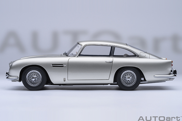70287 1/18 ASTON MARTIN DB5 (BIRCH SILVER)