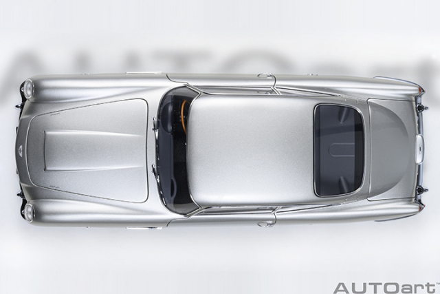 70287 1/18 ASTON MARTIN DB5 (BIRCH SILVER)