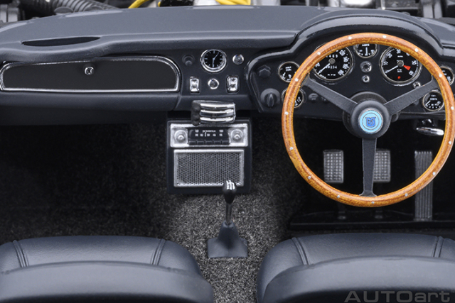 70287 1/18 ASTON MARTIN DB5 (BIRCH SILVER)