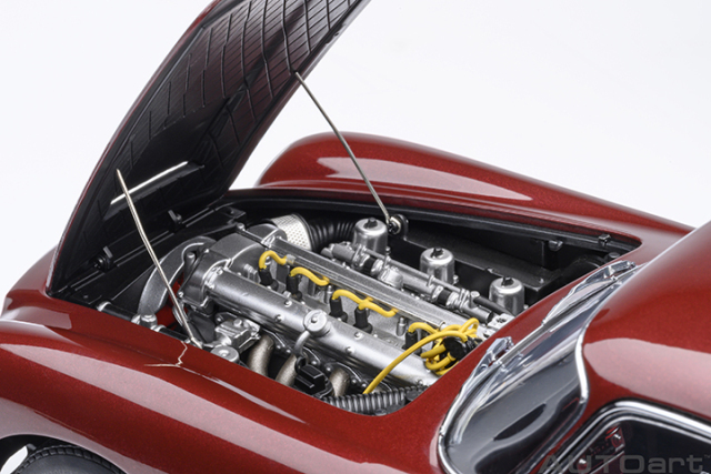 70289 1/18 ASTON MARTIN DB5 (DUBONNET ROSSO/RED)