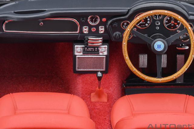 70289 1/18 ASTON MARTIN DB5 (DUBONNET ROSSO/RED)