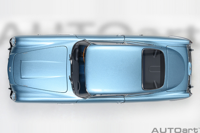 70288 1/18 ASTON MARTIN DB5 (CARIBBEAN PEARL/BLUE)