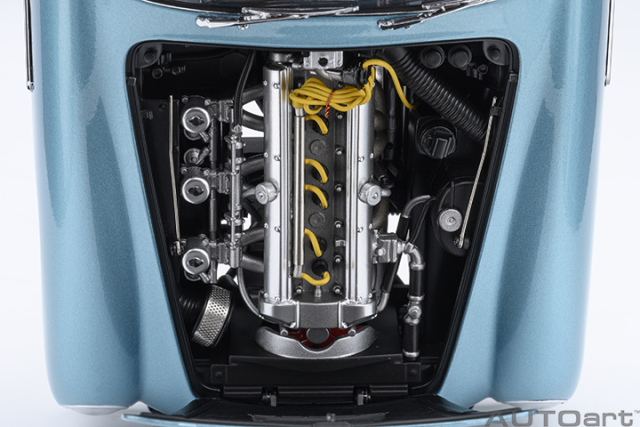 70288 1/18 ASTON MARTIN DB5 (CARIBBEAN PEARL/BLUE)